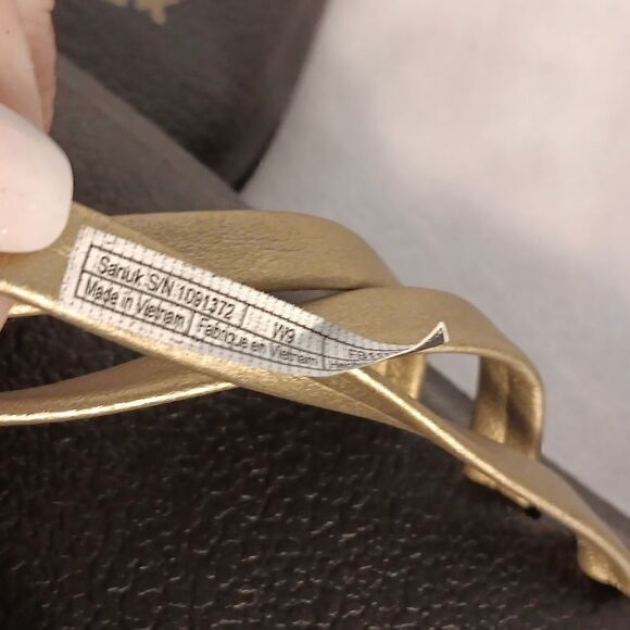 Sanuk Gold Metalic Thong Sandals - Picture 4 of 6